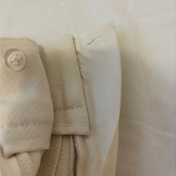 H&M Cream Trousers with Relaxed Fit and Pleats - Picture 4 of 6